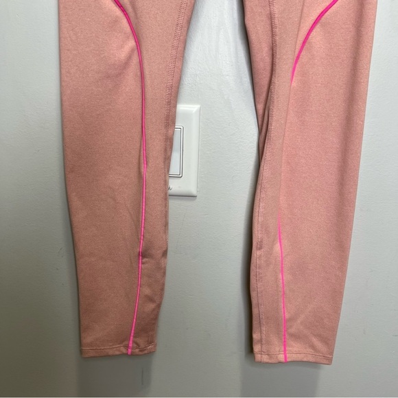 Good American The Electric Feel Legging 7/8 length. Size Medium - Picture 6 of 12